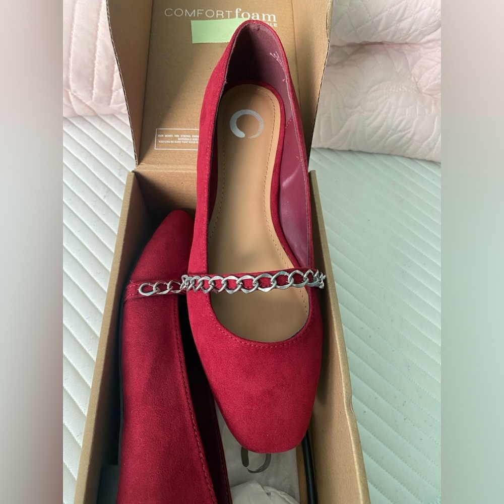 Journee Collection Red Flats